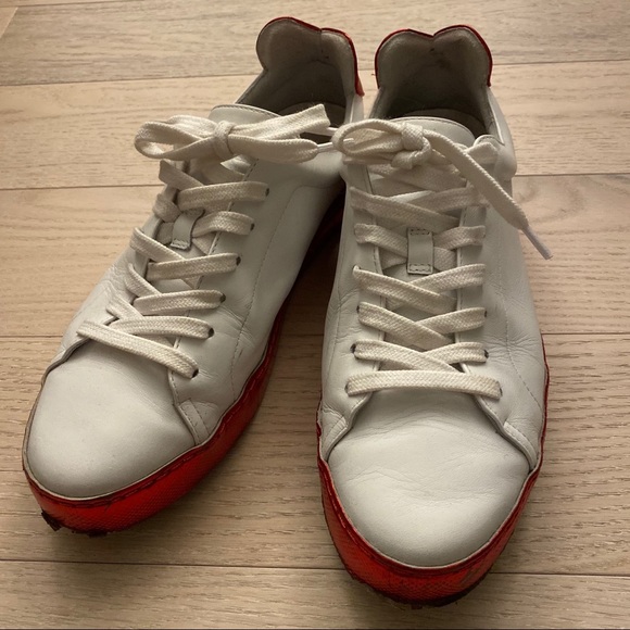 Red metallic accent sneakers - Picture 4 of 6